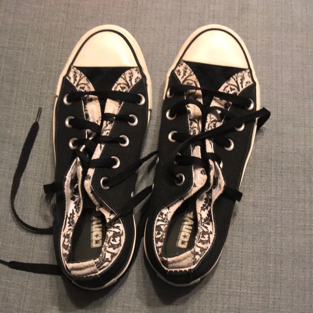 Black and white converse size 6 women